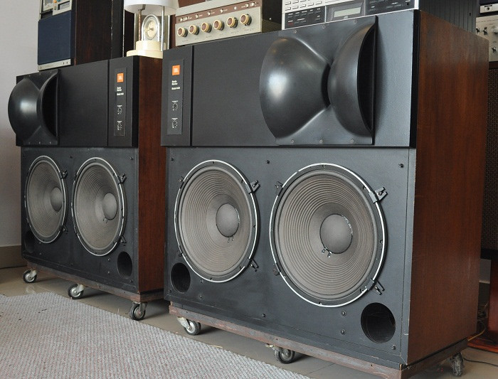 Loa-JBL-Monitor-co