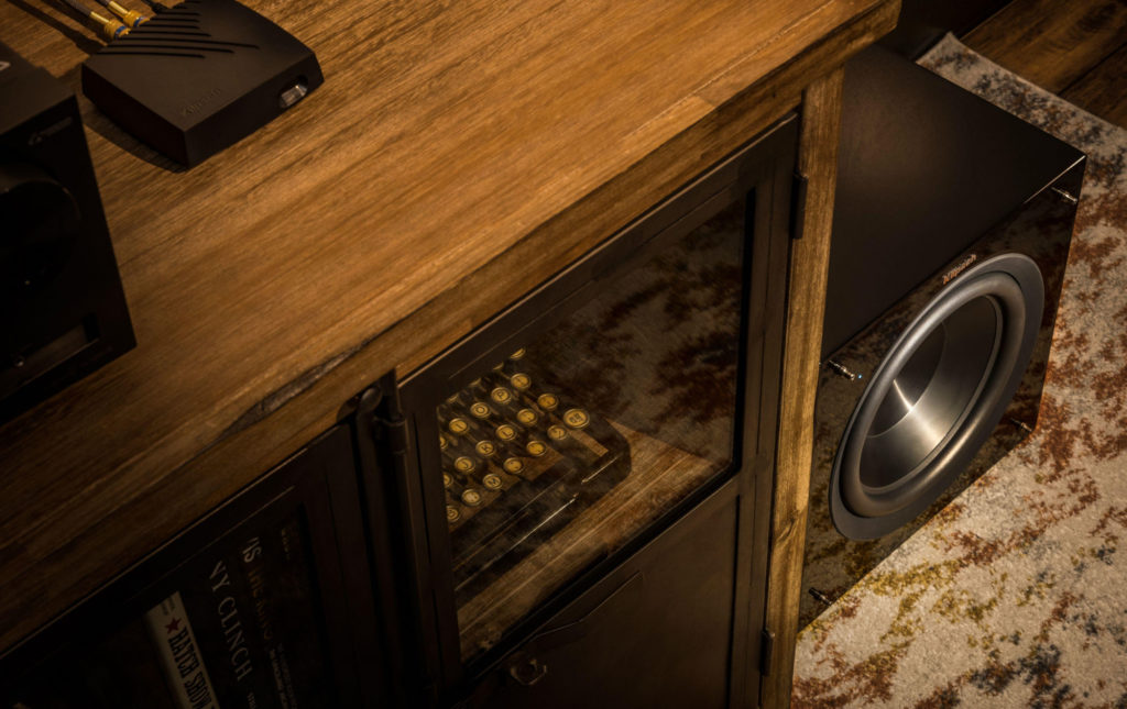 Loa subwoofer kết nối Klipsch C-310ASWi sang trong