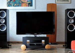 Mẫu loa đứng KEF R900 tuyệt hảo cho hệ thống dàn âm thanh tại nhà