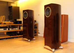 Loa Tannoy Definition DC10A đơn giản, cá tính