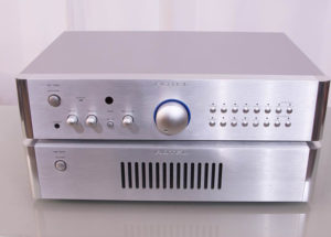 Pre ampli Rotel RC-1580MKII dễ phối ghép, xứng đáng lựa chọn trong tầm giá