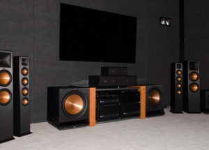Mẫu loa Klipsch R-115SW bổ sung dải âm trầm cho hệ thống dàn âm thanh xem phim