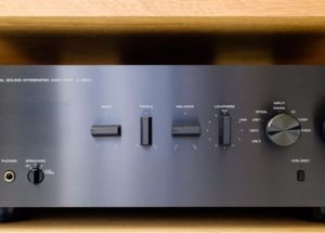 Ampli Yamaha A-S501: Phiên bản thu nhỏ của ampli Yamaha A-S500