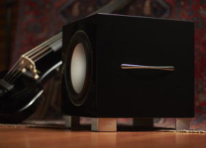 Khám phá hệ thống không dây Longbow được tích hợp bên trong mẫu loa subwoofer Rel S/3 SHO