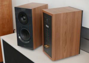Không gian trình diễn thú vị với sự góp mặt của mẫu loa Chario Studio 1016