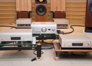 Đầu CD/SACD Denon DCD-2500NE: Mẫu đầu hiện đại cả trong thiết kế lẫn chất âm